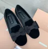 Femmes Velvet Flat Ballet Chaussures Mium Bow Shoe Polydrole Dance dames Retro Banquet Holiday Female Crystal Black Suede Diamond Mandis chaussures