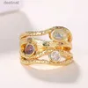 Bague Solitaire Huitan, bagues de couleur or d'intérêt particulier avec pierre colorée géométrique, bagues de doigt pour femmes nouvellement conçues pour bijoux chics de fête L231220