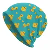 Bérets Cartoon Colorful Rubber Duck Bonnet Chapeau tricot Men Men Fomes Fashion Unisexe Adulte Chauffement Hiver Winter