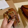 Braune Umhängetasche mit Buchstaben-Sattel-Designer-Tasche, luxuriöse Handtaschen aus massivem Leder, Umhängetaschen, Geldbörsen, Designer-Damenhandtasche, Damen-Umhängetasche, kleine Satteltasche
