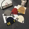 Beanies de inverno Womens Mens Skull Caps Cartoon Fonte Letra Chapéus de Malha Designers Tendência Maillard Yarmulke Moda Elastic Cap Fashion Street Chapéus