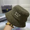 Winter Designer Bucket Hat for Men Women Fuzzy Cap Fashion Teddy Bonnet Beanie Designers Hats and Cap Mens Casquette Fluffy Warm P Sunhat Accessories 2024
