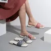 Luksusowe kapcie krineston slipon sandałów projektant slajdów slajdy letnie damskie plażę seksowne masywne obcasy klasyczne P Trójkąt sandałowy płaski buty