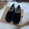 NEW 24SS Slippers Winter Boots Designer Woman Australia Boot Leather Leather Darm Warm Spluffy Clipper Chestnut Black Mens Womens Boundies
