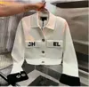 2023SS Designer Vestes pour femmes Top Quality Polo Pocle de coffre à poitrine Slim Fit Blanc Broderie imprimée Boucle en métal tricot Cardigan à manches longues