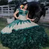 Quinceanera klänningar guld spetsar applikationer till söt 15 klänningar ruffles organza tonåring bithday parti prom wear smaragd grön mexikansk