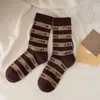 Chaussettes Hosiery marque de créateur miumius hiver chaussettes en cachemire rayées sont douces délicates chaudes à la mode version coréenne des femmes ins style collège dame loisirs CSJR