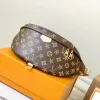 Moda M43644 Bayan Crossbody Tasarımcı Kemer Çantası Serin Beyaz Bumbag Gece Debriyaj Tote Bel Çantaları Lüks Deri Omuz Erkek Satchel Spor Salonu Göğüs Paketi El Çantaları