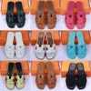 tofflor lyxiga designer läder damer sandaler sommar platt skor mode strand kvinnor tofflor brev drag glidbanor flip flops för kvinnor damer sexig toffel 35-42