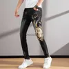 Мужские джинсы Корейская версия Мужские легкие роскошные джинсы с царапинами Тонкие эластичные джинсы Высококачественные джинсы с вышивкой дракона Стильные сексуальные джинсы; L231220