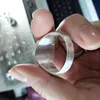 Hochzeitsringe benutzerdefinierte gravierte 17 mm runde obere Ringgravier