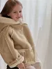 2023 Autumn and Winter Children's Trwała moda 2 -osobowa jagnięce płaszcz polaru dziewczęta z kapturem futra 231220