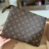 туалетные принадлежности M46037 POCHE TOILETTE косметички Cross Body Totes роскошь Дизайнерская косметичка для рук Женская мужская мода Клатчи Сумка из натуральной кожи Сумка на плечо