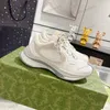 2023 Scarpe da design di alta qualità uomini e donne scarpe casual sneakers rhyton uomini skateboard guner coppie in moda con sneakers con sneakers con una polvere di polvere dimensione 35-45