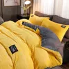 Ensembles de literie Hiver doux chaud rouge jaune corail magique velours couette ensemble de couverture de lit flanelle épaississement chaud couette reine housse de literie 231205