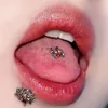 L'acciaio al titanio rosso ragno può bere alcolici e scattare foto con gioielli per piercing alle unghie sulla lingua Ragazza piccante Anti allergia Dolce piccola folla