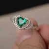 Pierścień Solitaire Nowa moda zielony cyrkon Pierścień serca luksus błyszczącego kryształowego kamiennego pierścienia cyrkonu dla kobiet Pierścionki zaręczynowe ślubne biżuterię 231220