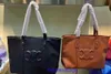 Luxury Designer Bags Sagas de Celins 2023 NOVA bolsa de verão para mulheres universitárias de grande capacidade Compras de compras ombro com logotipo real