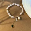 Charme pulseiras natural água doce branco oval pérola grânulos para mulheres menina verde quadrado pingente pulseira jóias brazalete