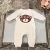 Baby rompers designer pojkar flickor jumpsuits nyfödda spädbarn barn vår höstkläder bokstav söt björn tryckt bomullsbarn kläder u0bo#