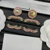 Nouveau petit vent parfumé oreille d'oreille cloue cutané double lettre diamant oreille suspendue boucles d'oreilles femelles de la personnalité de mode