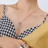 Collane con ciondolo Collana con orecchini con ciondolo abbinata alla collana a catena del maglione da donna dell'ultimo designer, acciaio al titanio, metallo, gioielli alla moda che non sbiadiscono M7OI