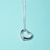 Designermärke TIFFAYS NECKLACE BOUTIQUE SMYELLTINER Valentines Day Gift Heart Shaped Sterling Silver High Edition med logotyp