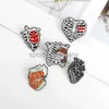 Gothic Rose Skull Heart esmalte o broche vampiro Vampire Rat Rib Distrange criativo Bruxa Jóias Acessórios de Roupas Punk Pinos de lapela