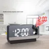 LED Digital Alarm Clock Table Watch Electronic Desktop Clocks USB Wake Up FM Radio Time Projector för sovrum vardagsrum 231220