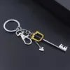 Bag delar Tillbehör Game Kingdom Hearts Sora Key Keychain Keyblade Weapon Model borttagbar metall Keyring Men bil Kvinnor smycken 231219