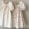 Meisjesjurken Ins Babymeisjes Jurken met pofmouwen Zomer Strik Bloemen Prinses Vintage jurk Vakantie Feest 1-6T Kleding voor jonge meisjes