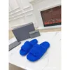 Buty designerskie Paris Slipper Furry platforma sandałowe pluszowe kapcie hafty b słowo para pluszowe kapcie furry slajd zamszowe kapcie tqa8l