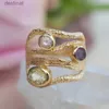 Solitaire ring Huitan Special Interteed Gold Color Rings met geometrische gekleurde steen nieuw ontworpen dames vingerringen voor feest chic juwelier231220