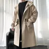 Heren Trench Coats Elastische mannen Windscheper Streetwear Coat met kap grote zakken winddicht ontwerp middele lengte solide voor