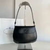 Luxe Cleo dames lederen koppeling onderarm zakken topkwaliteit ontwerper handtas driehoek tas heren zwart medium tote schouder zelfs tas modemerk ketting crossbody tas