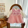 Kläderuppsättningar 2023 Korean Autumn Winter Infant Girl Dress Tshirt 2st Suit Baby doftande Bow Slevsless Plush Velvet varm undertröja