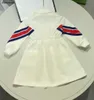 Nouvelles robes pour enfants Robe de bébé à rayures multicolores Taille 110-160 Jupe de créateur pour filles À lacets à la taille Design redingote pour tout-petits Dec10