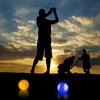 Набор из 2 мигающих светящихся мячей для гольфа, светящихся в ночное время светодиодных спортивных товаров 231220