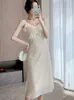 Abiti casual 2023 Bianco per le donne Moda elegante Chic increspato Jacquard Sling Abito lungo Estate coreano Elegante aderente Club sexy