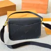 Women Handbag Messenger Påsar Designer axelväskor Luxurys väska prägla blomma pochette äkta läder metis elegant crossbody väska chd2312182-25