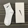 N Ike Solid Sports Mens Socks Classic Hook Black and White Sweat Absorbing Spring Letter Printed Sock Embroidery Cotton Man Woman Ten Colors Fashion Socks