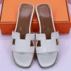 tofflor lyxiga designer läder damer sandaler sommar platt skor mode strand kvinnor tofflor brev drag glidbanor flip flops för kvinnor damer sexig toffel 35-42