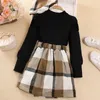 Kläderuppsättningar Casual Kids Clothing Set för Girls Autumn Spring Child Long Sleeve Black Sticked Tops Plaid kjol Hat Set Kläder 231219