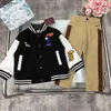 New Kids Tracksuit Designer Baby Baseball Suit Size 100-150 Långärmad dragkedja Boys Jacket och Khaki Casual Pants DEC10 DEC10