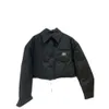 miui miui down jacket 23 outono/inverno novo design de nicho, limpo e direto, cheio de visual de moda de rua, jaqueta curta