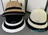 ケチなブリムハットファッションブランドデザイナーバケツ帽子男性と女性の夏のカラーメタルトライアングル