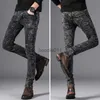 Męskie dżinsy Summer cienkie dżinsy męskie Slim Fit Pantny Pants Korean Casual Retro Snowflake Spodnie Mode Modne dżinsy Mężczyźni Gray L231220