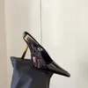 Patent Leather Slingback bombeia de fivela dourada de calcanhar de fivela de calcanhar de salto feminino