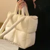 Sacs de soirée Designer Puffy Sac à bandoulière Femmes matelassé Espace Coton Down Plume Rembourré Grande Capacité Sac à main Hiver Shopping Fourre-tout Bolsas 231219