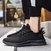 Klänningskor mesh män andas vita mens sneakers trendiga snörning lätt svart svart promenad storstorlek man tenis sko zapatillas hombre 231219